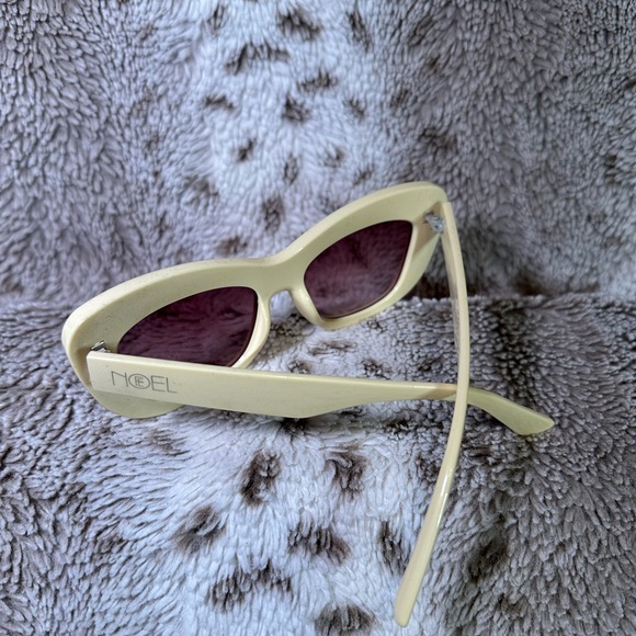 Fe Noel Cream Cat-Eye Sunglasses - Picture 3 of 3